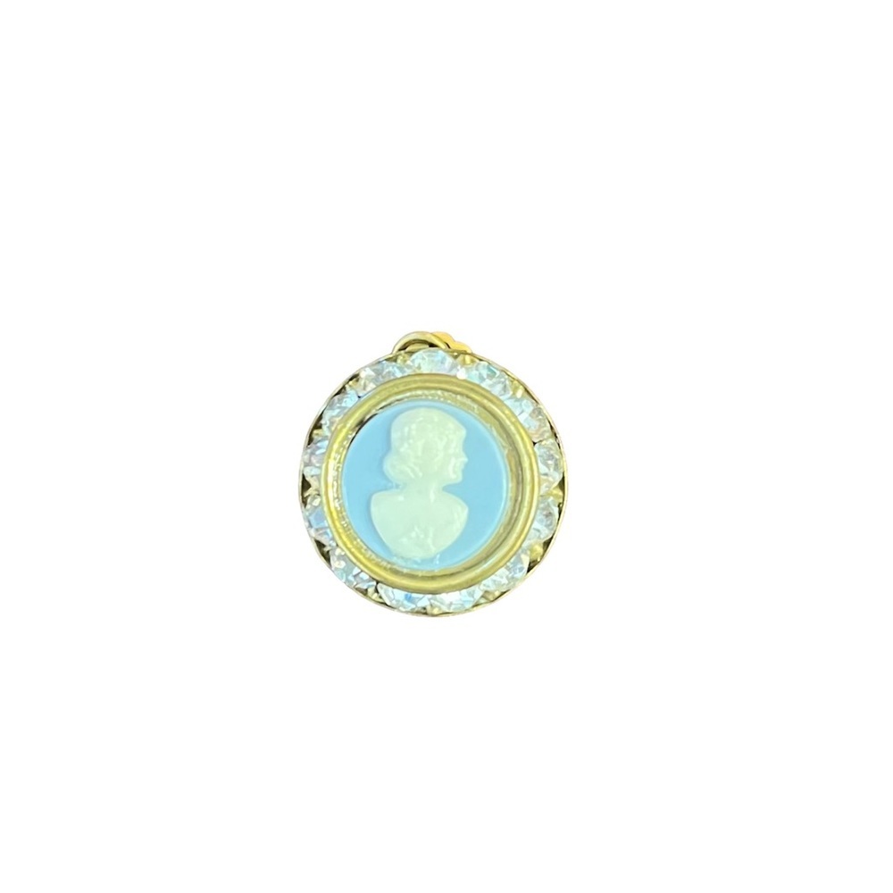 Beautiful cameo for a necklace
